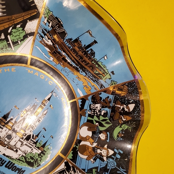 Walt Disney World Vintage 70s Magic Kingdom Scalloped Glass Souvenir Dish - Picture 5 of 10